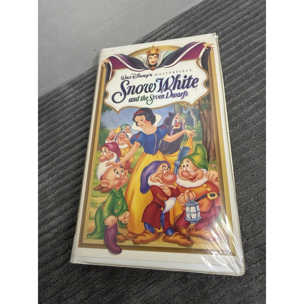 Snow White and the Seven Dwarfs (1937 Film, Walt Disney Classic) VHS